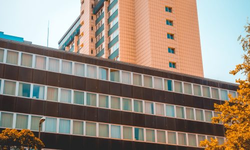 old-office-building-next-to-an-finance-skyscraper-2025-10-06-12-25-52-utc